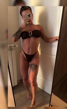 Public Photo of DamaRossa77
